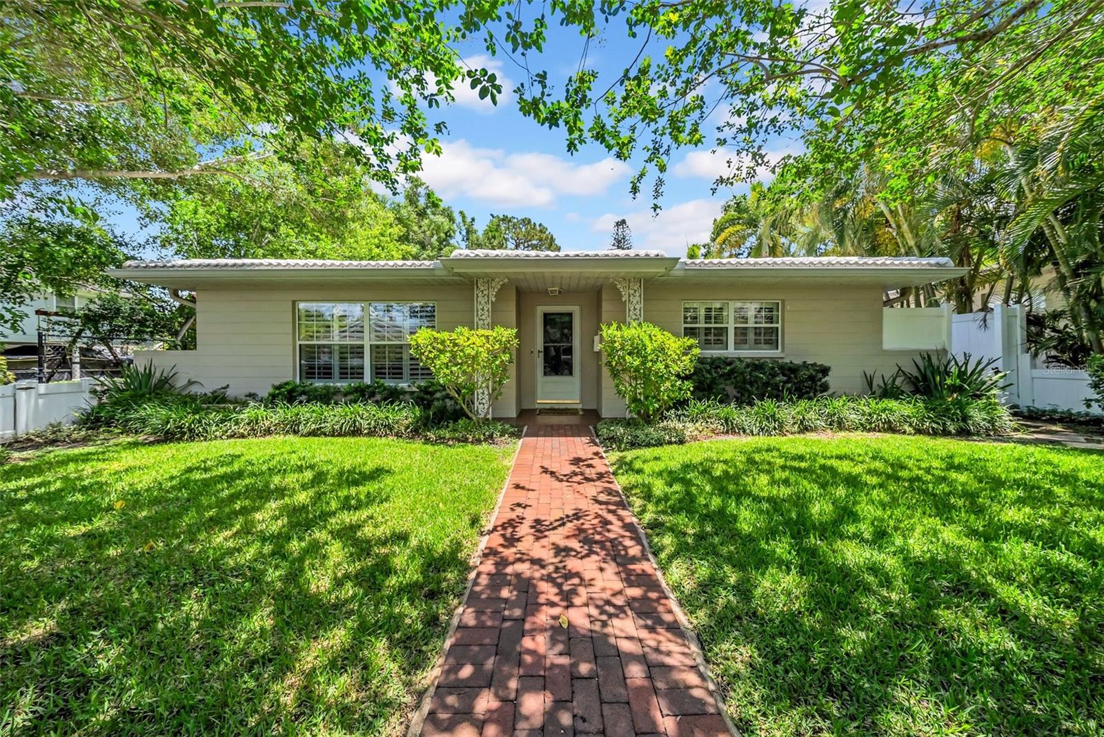 216 21ST AVE NE, ST PETERSBURG, FL, 33704