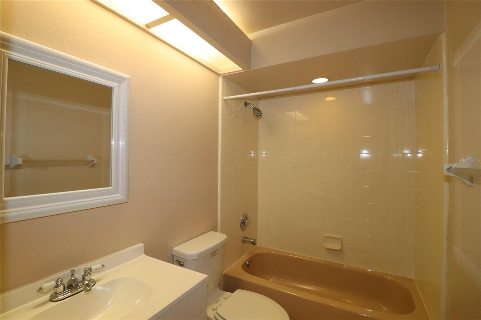528 TRADEWINDS DR, DELTONA, FL, 32738