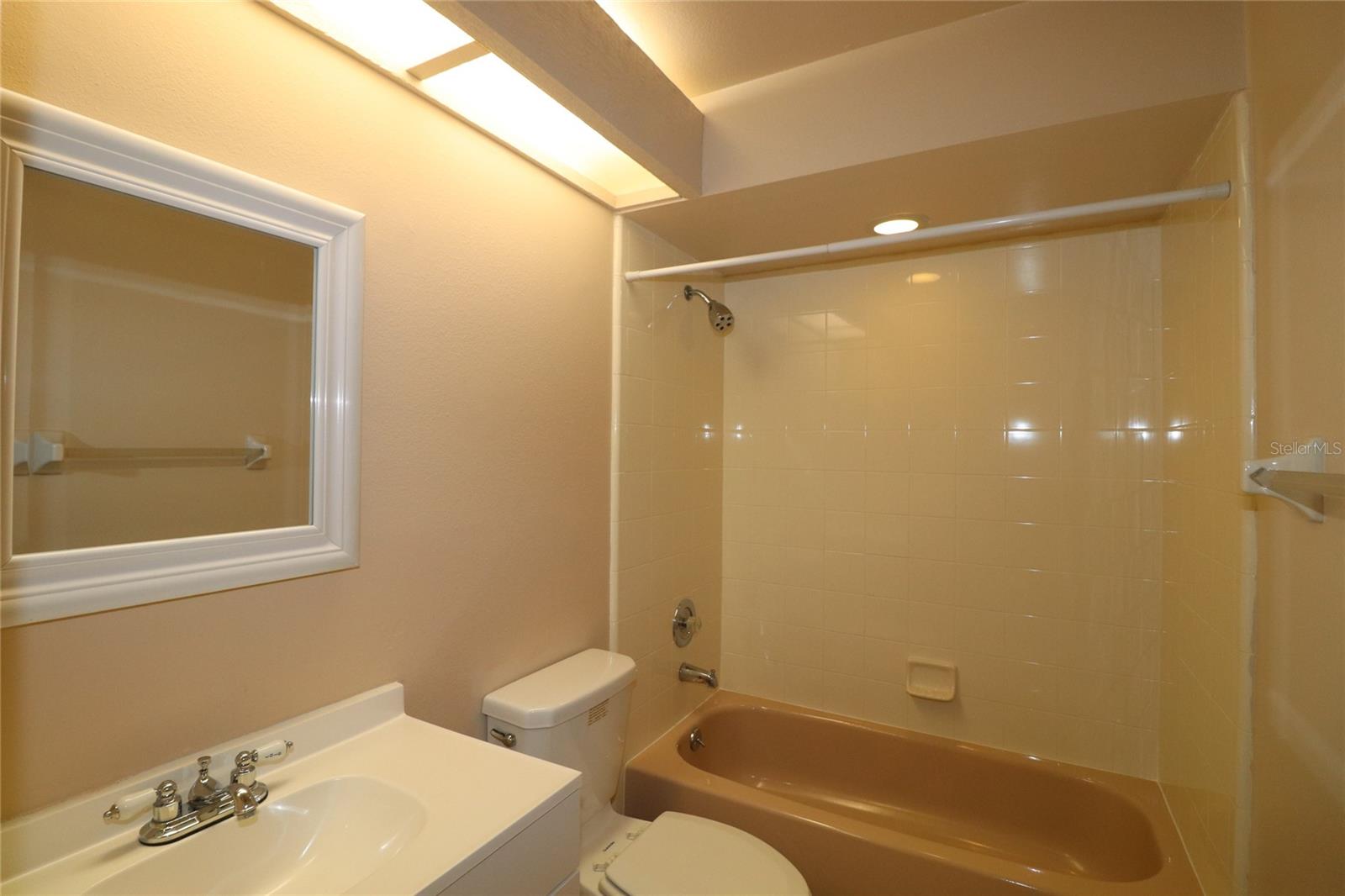 528 TRADEWINDS DR, DELTONA, FL, 32738