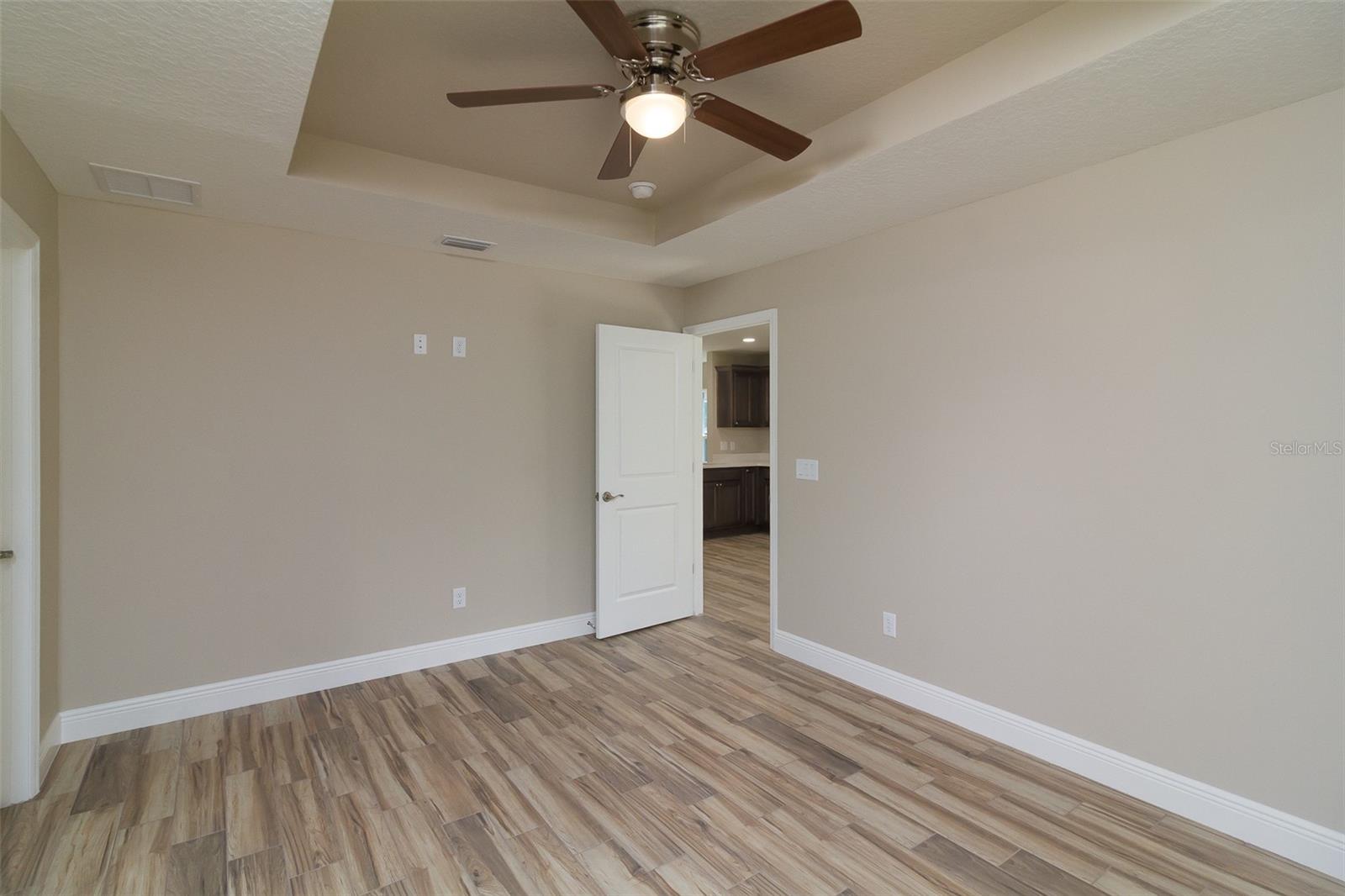 827 E CLIFFORD AVE, EUSTIS, FL, 32726