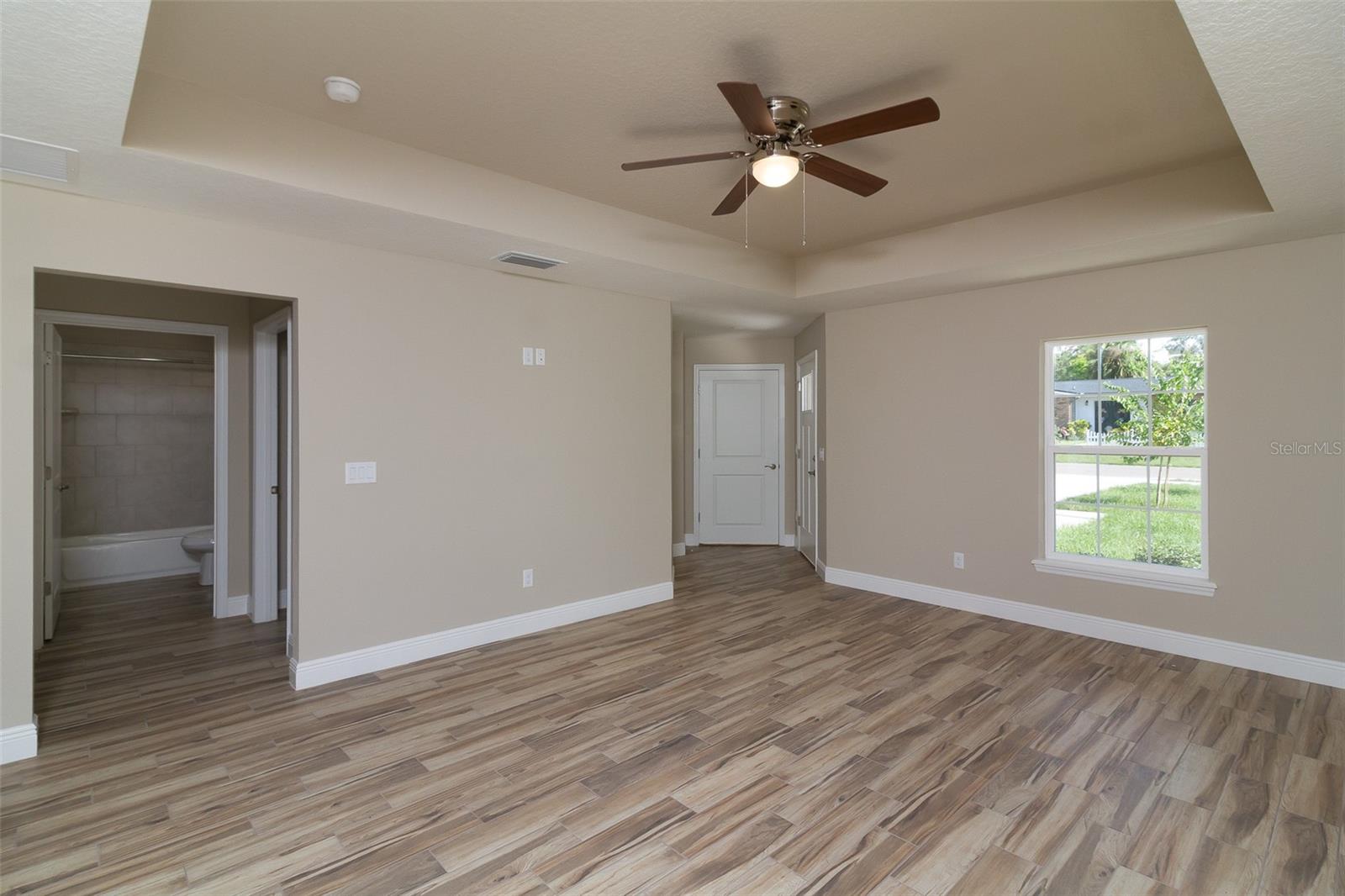 827 E CLIFFORD AVE, EUSTIS, FL, 32726