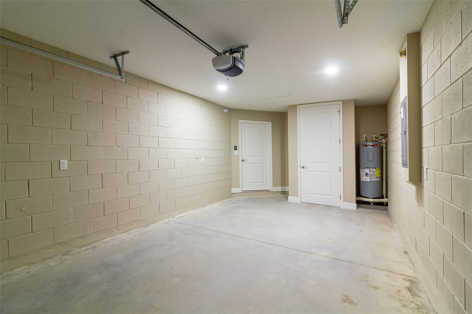 827 E CLIFFORD AVE, EUSTIS, FL, 32726