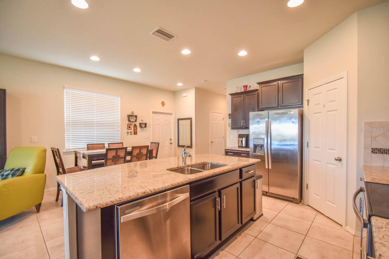 4762 WHITE SANDERLING CT, TAMPA, FL, 33619