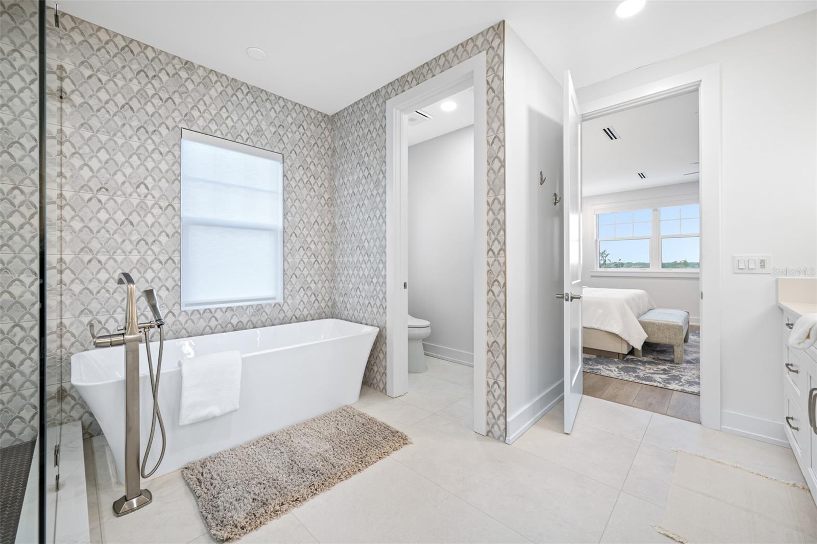 7899 CAUSEWAY BLVD N, ST PETERSBURG, FL, 33707
