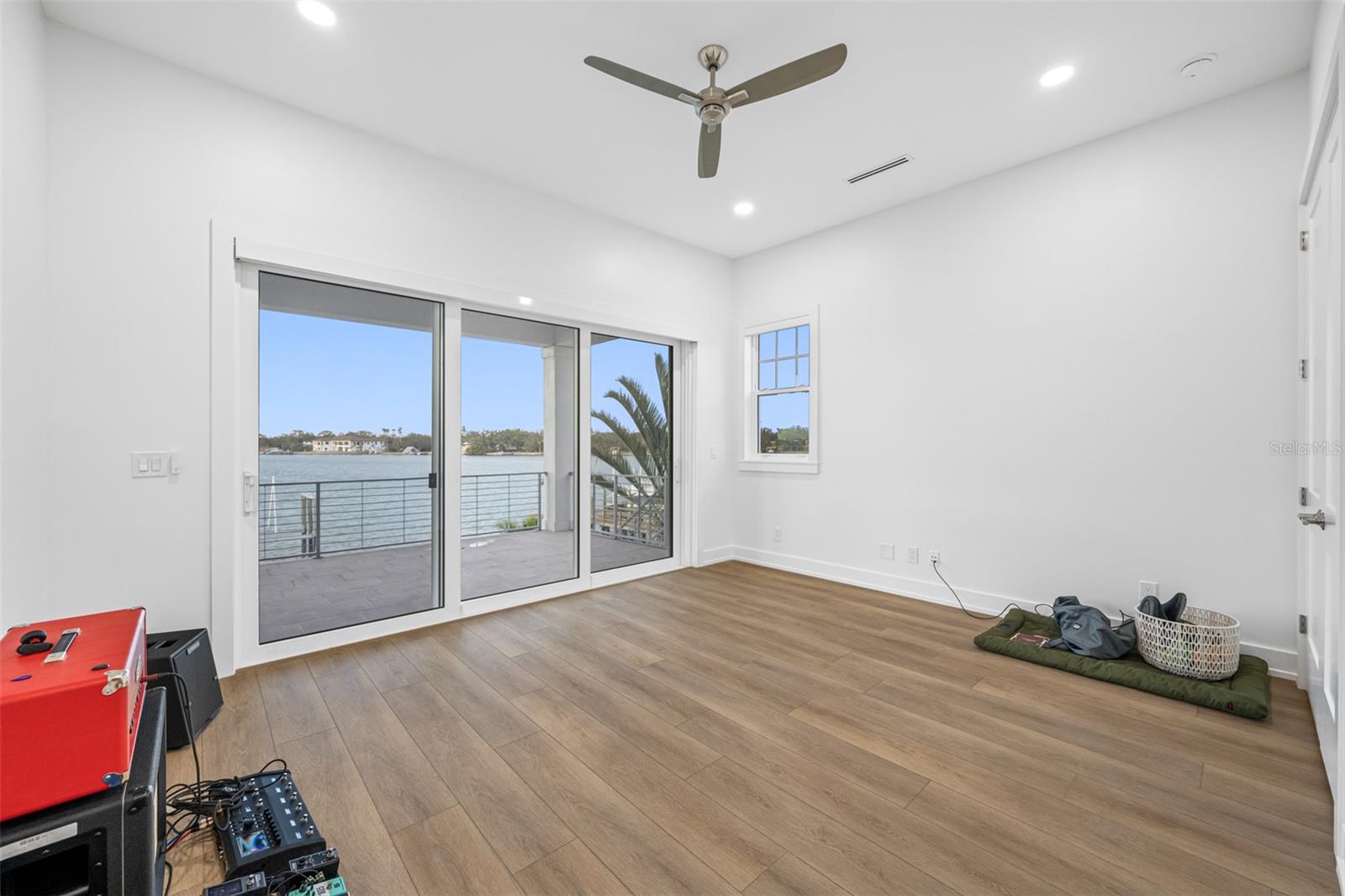 7899 CAUSEWAY BLVD N, ST PETERSBURG, FL, 33707