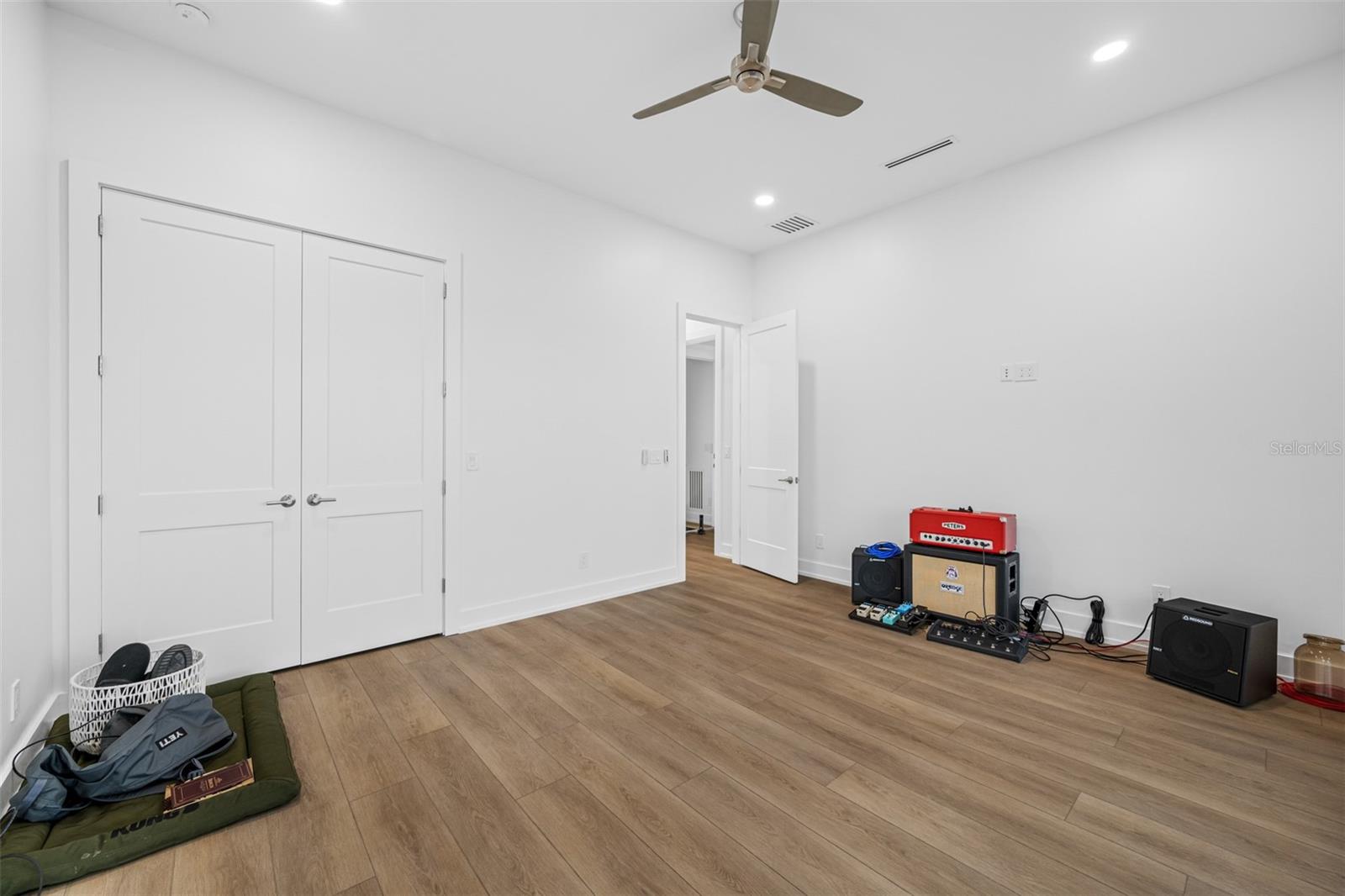7899 CAUSEWAY BLVD N, ST PETERSBURG, FL, 33707