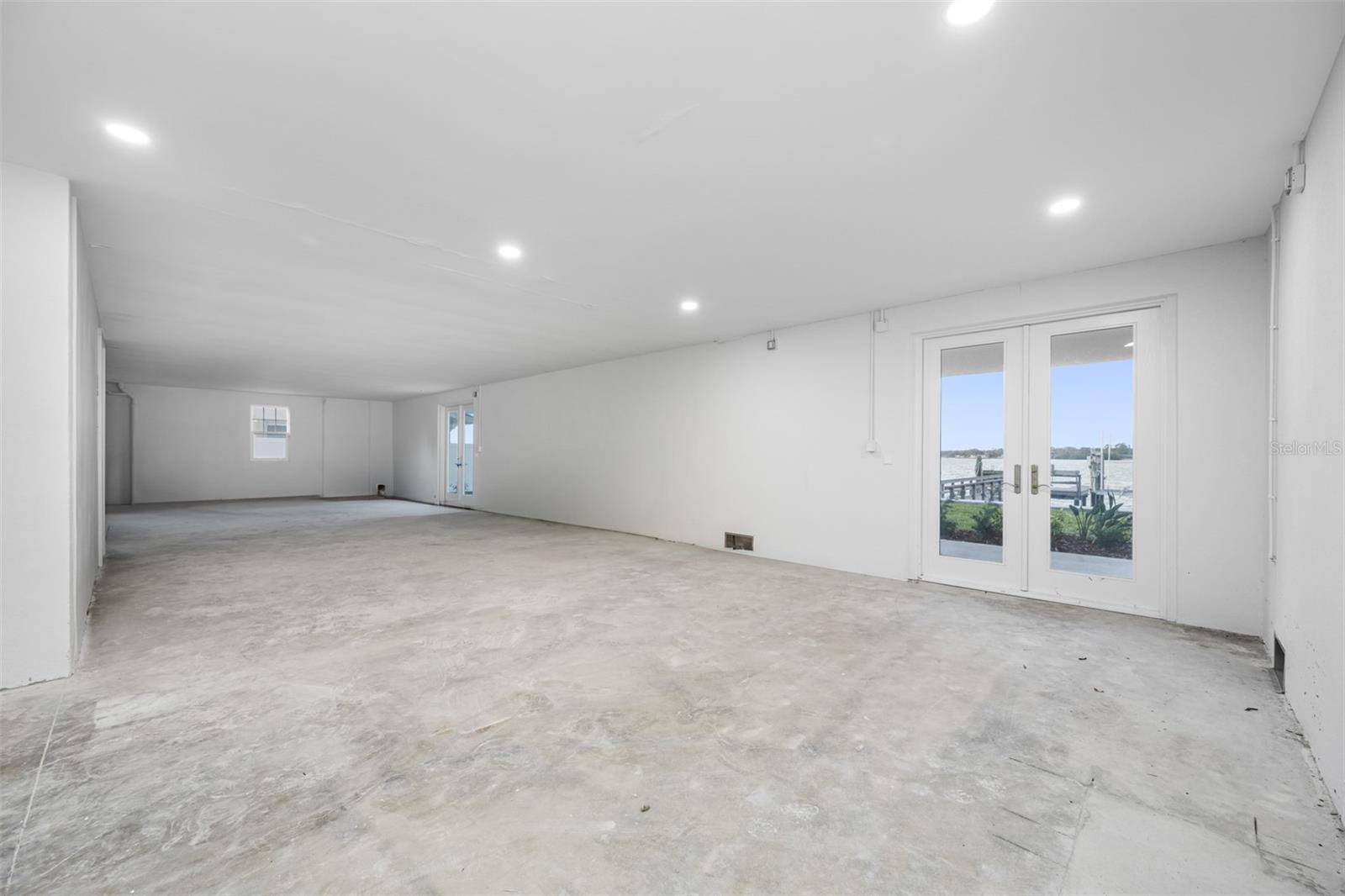 7899 CAUSEWAY BLVD N, ST PETERSBURG, FL, 33707