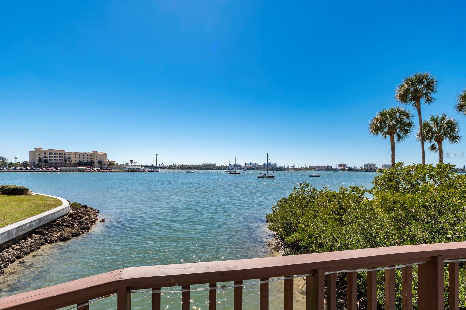 4650 COVE CIR #207, ST PETERSBURG, FL, 33708