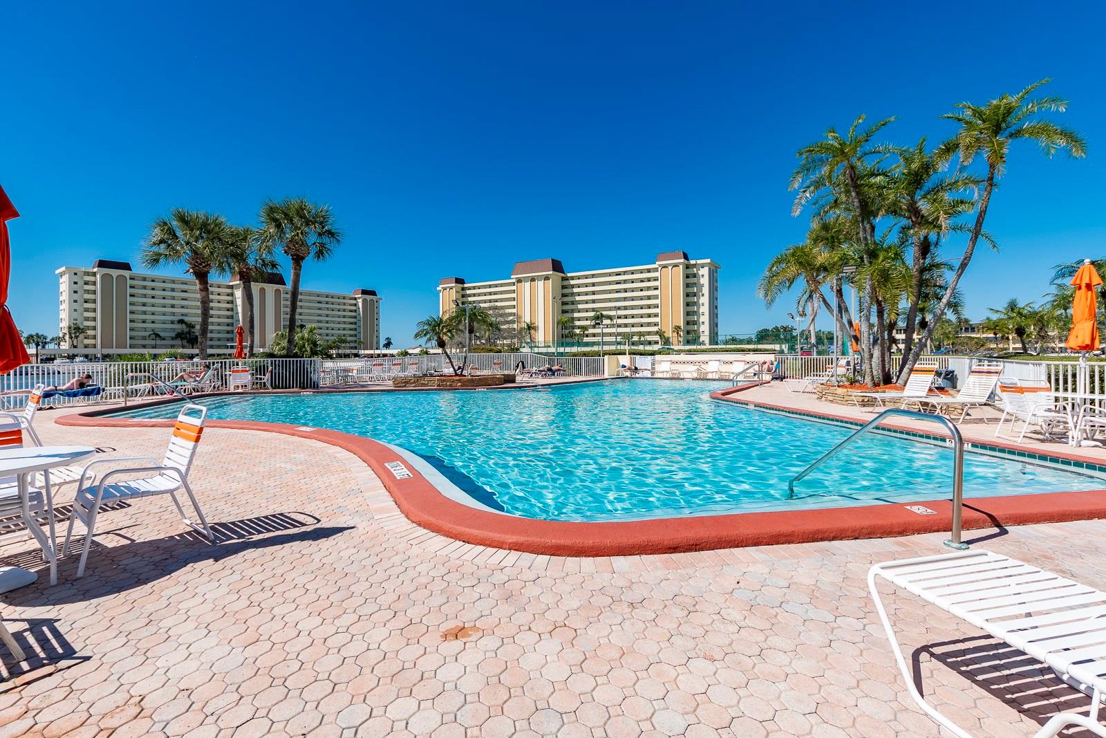 4650 COVE CIR #207, ST PETERSBURG, FL, 33708
