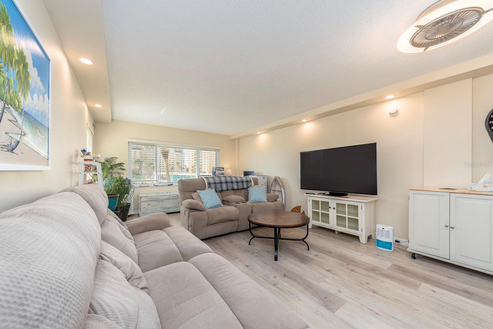4650 COVE CIR #207, ST PETERSBURG, FL, 33708