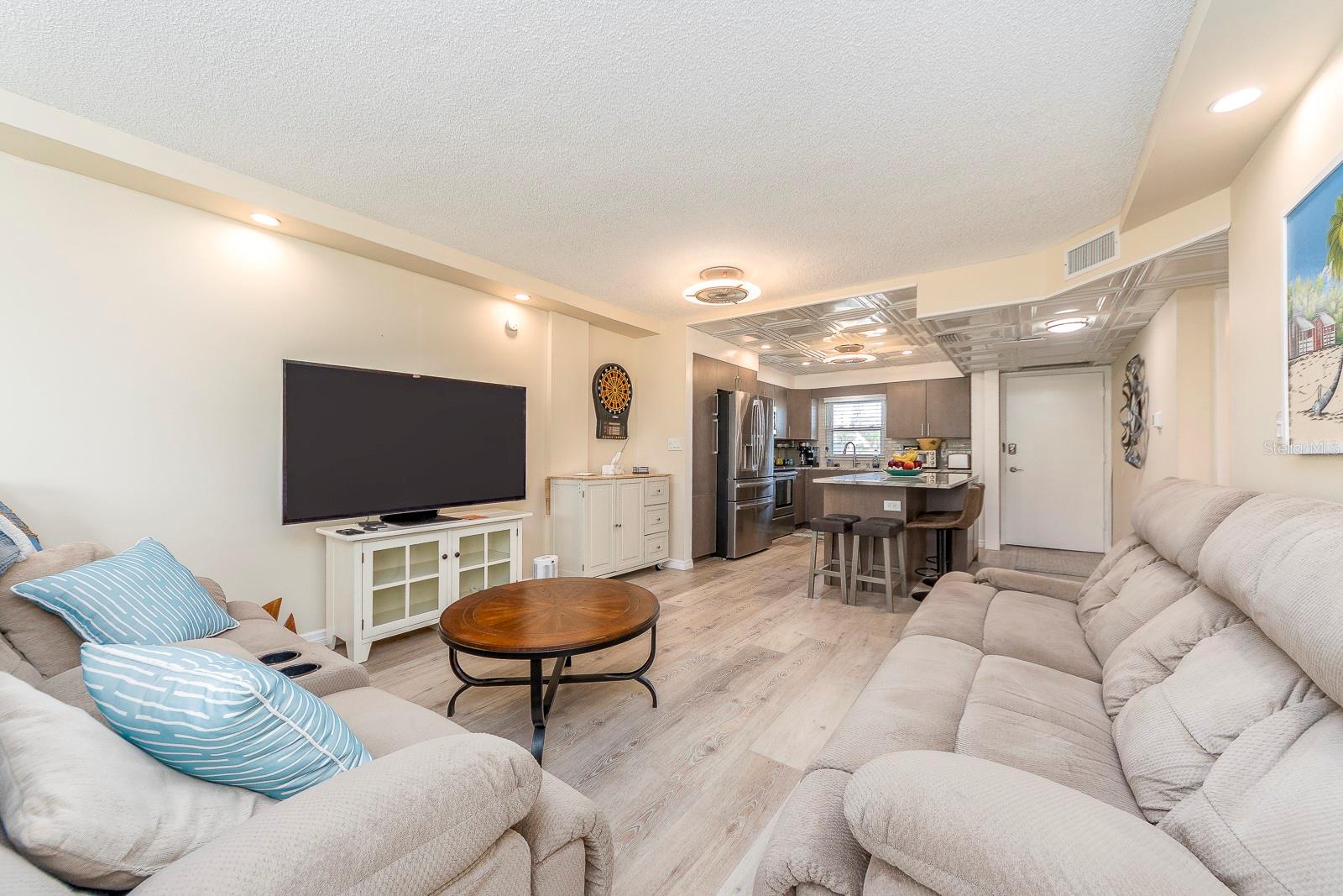 4650 COVE CIR #207, ST PETERSBURG, FL, 33708
