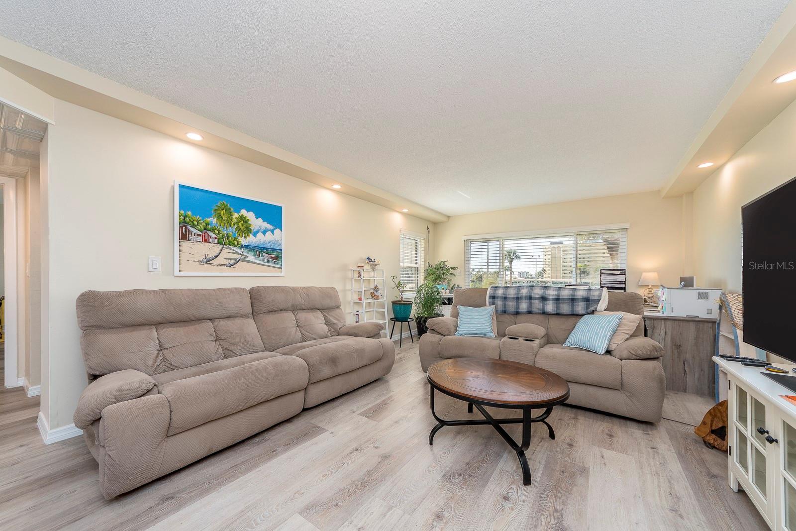 4650 COVE CIR #207, ST PETERSBURG, FL, 33708