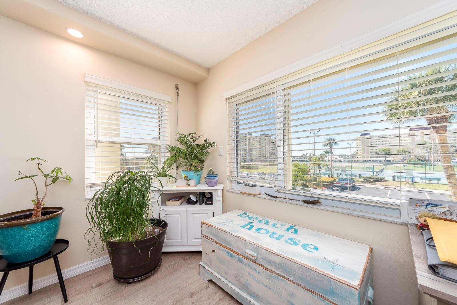 4650 COVE CIR #207, ST PETERSBURG, FL, 33708