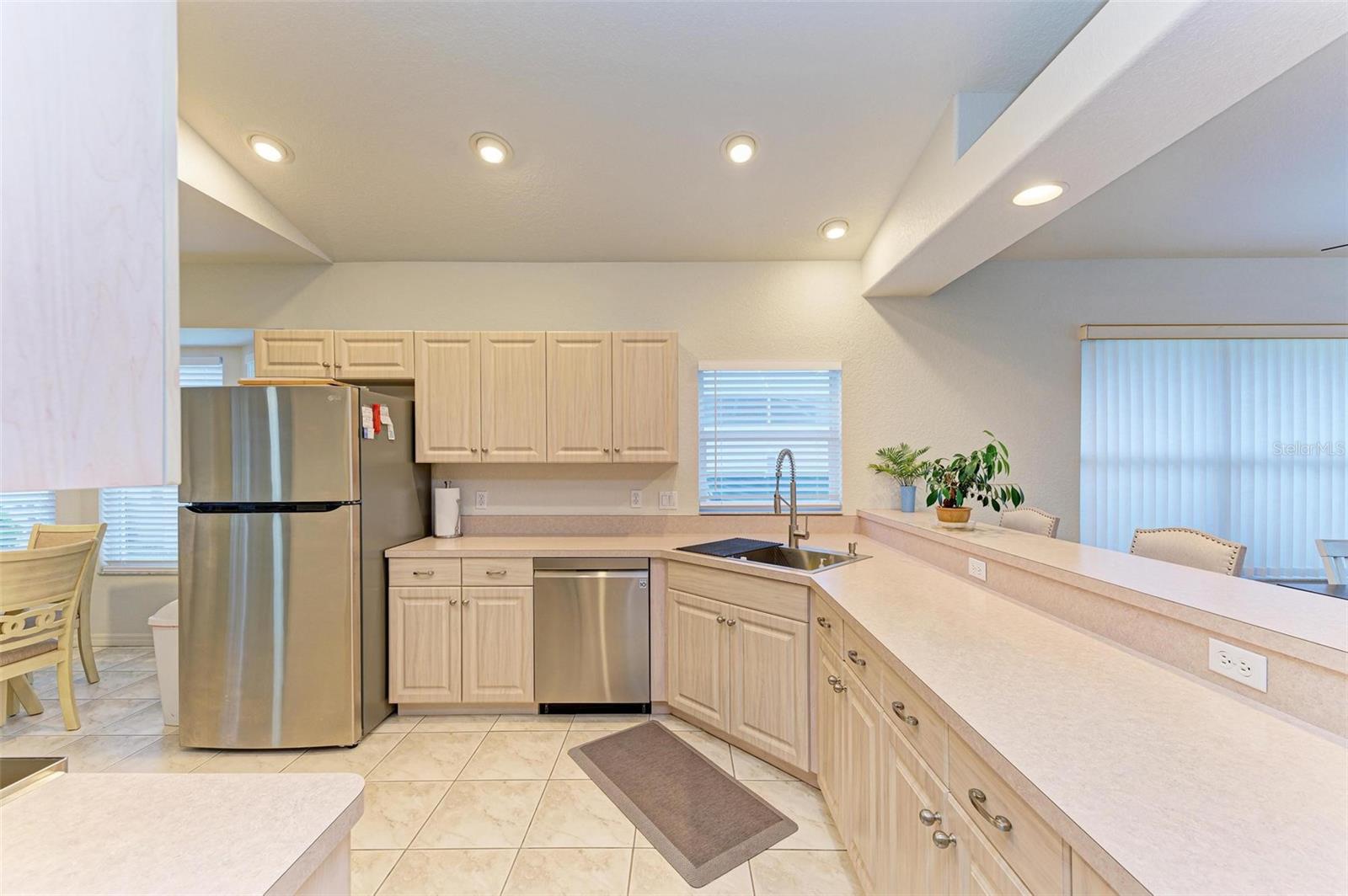 232 VENICE PALMS BLVD, VENICE, FL, 34292