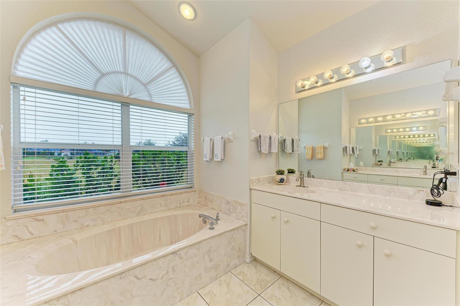 232 VENICE PALMS BLVD, VENICE, FL, 34292