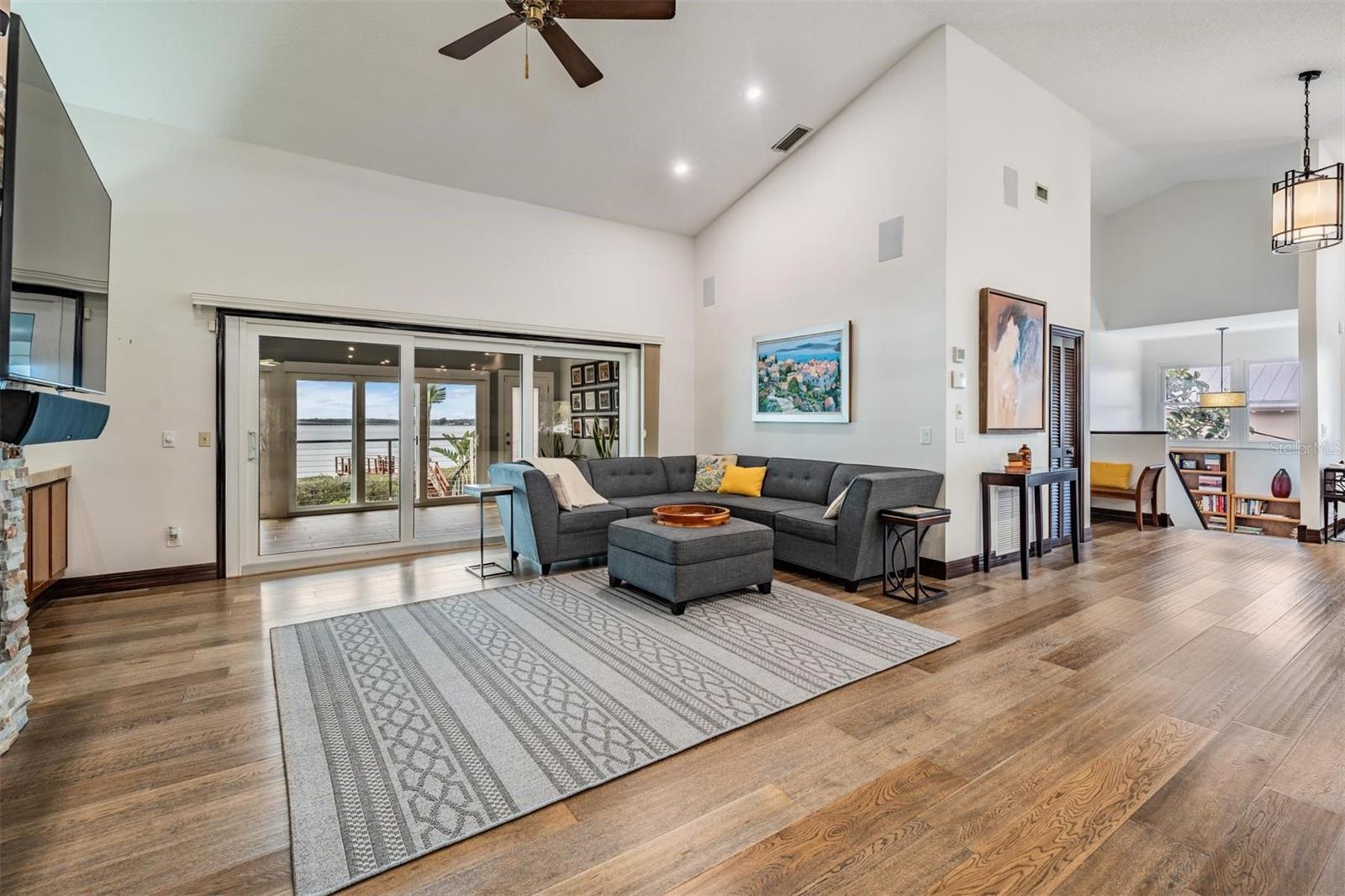 314 SHORE DR E, OLDSMAR, FL, 34677
