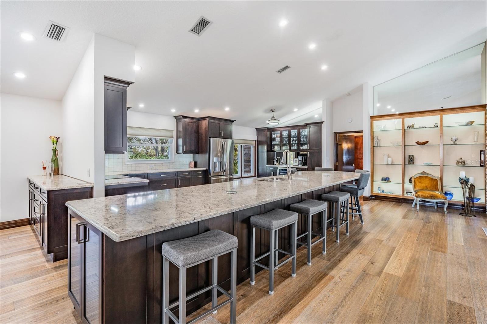 314 SHORE DR E, OLDSMAR, FL, 34677