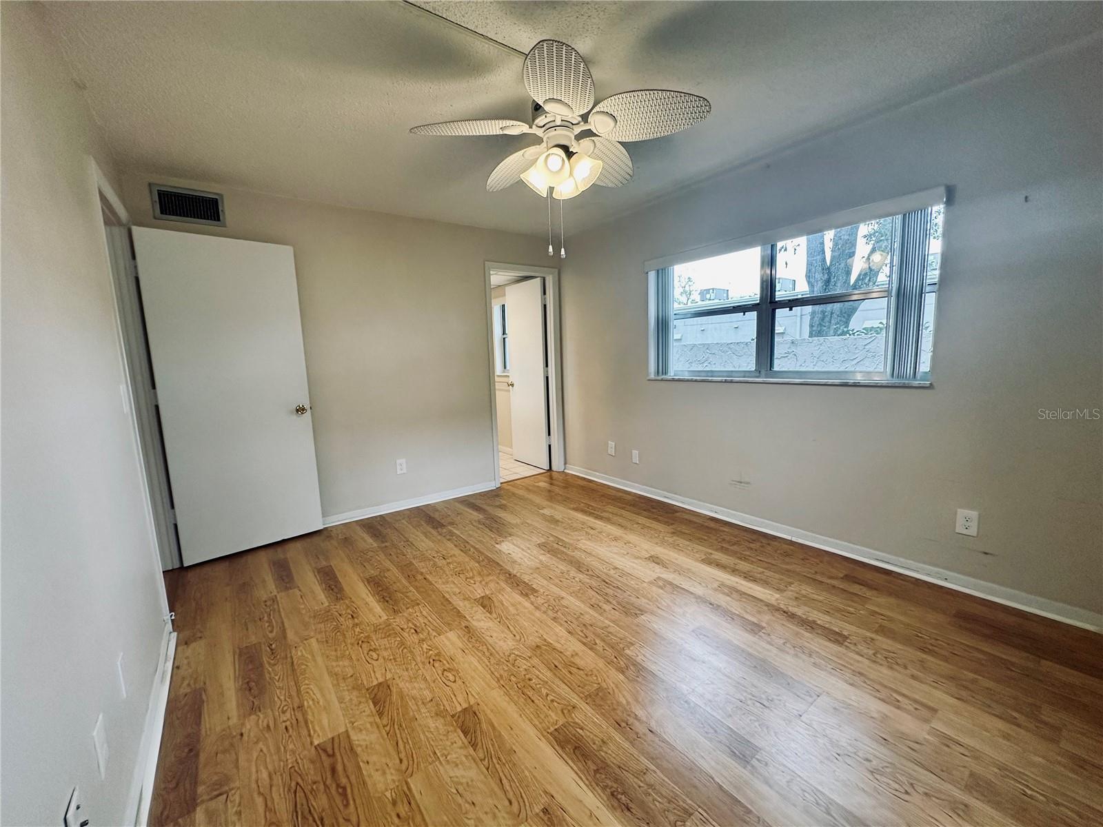 2750 E BAY DR #1E, LARGO, FL, 33771