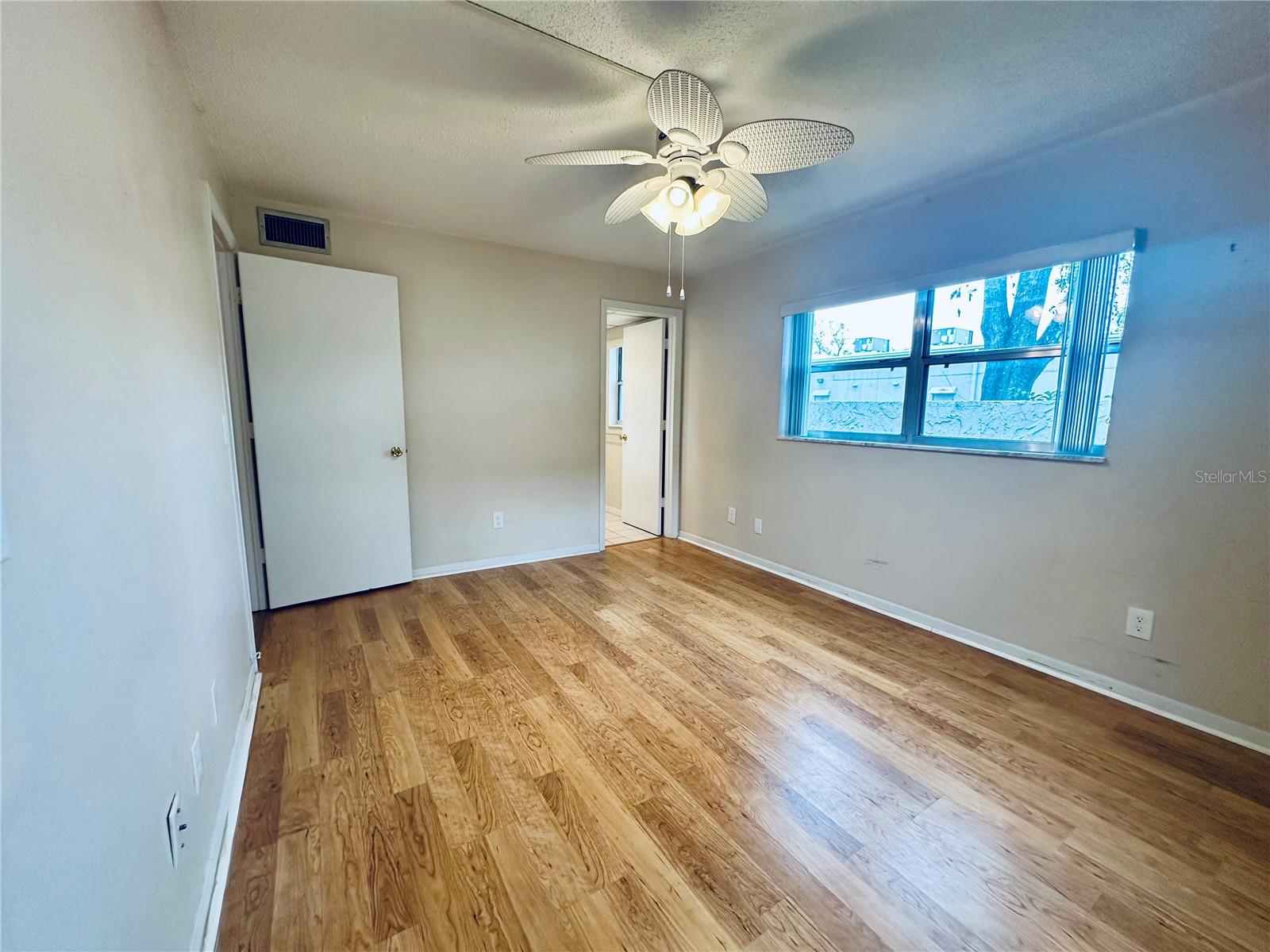 2750 E BAY DR #1E, LARGO, FL, 33771