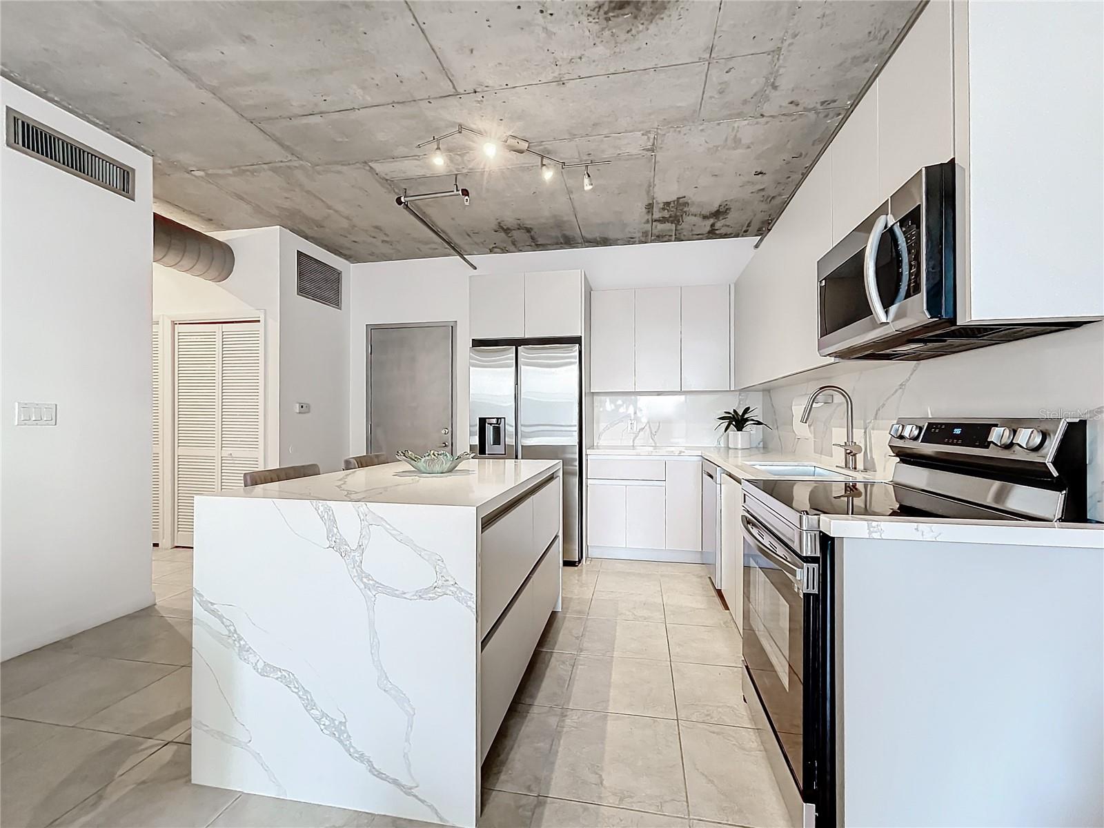 690 SW 1ST CT #1232, MIAMI, FL, 33130