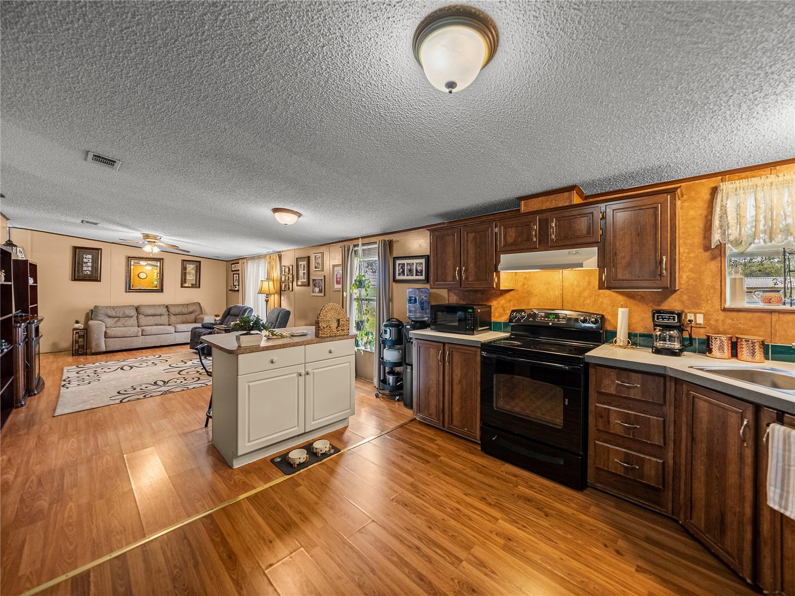 3006 CLEMONS RD, PLANT CITY, FL, 33566