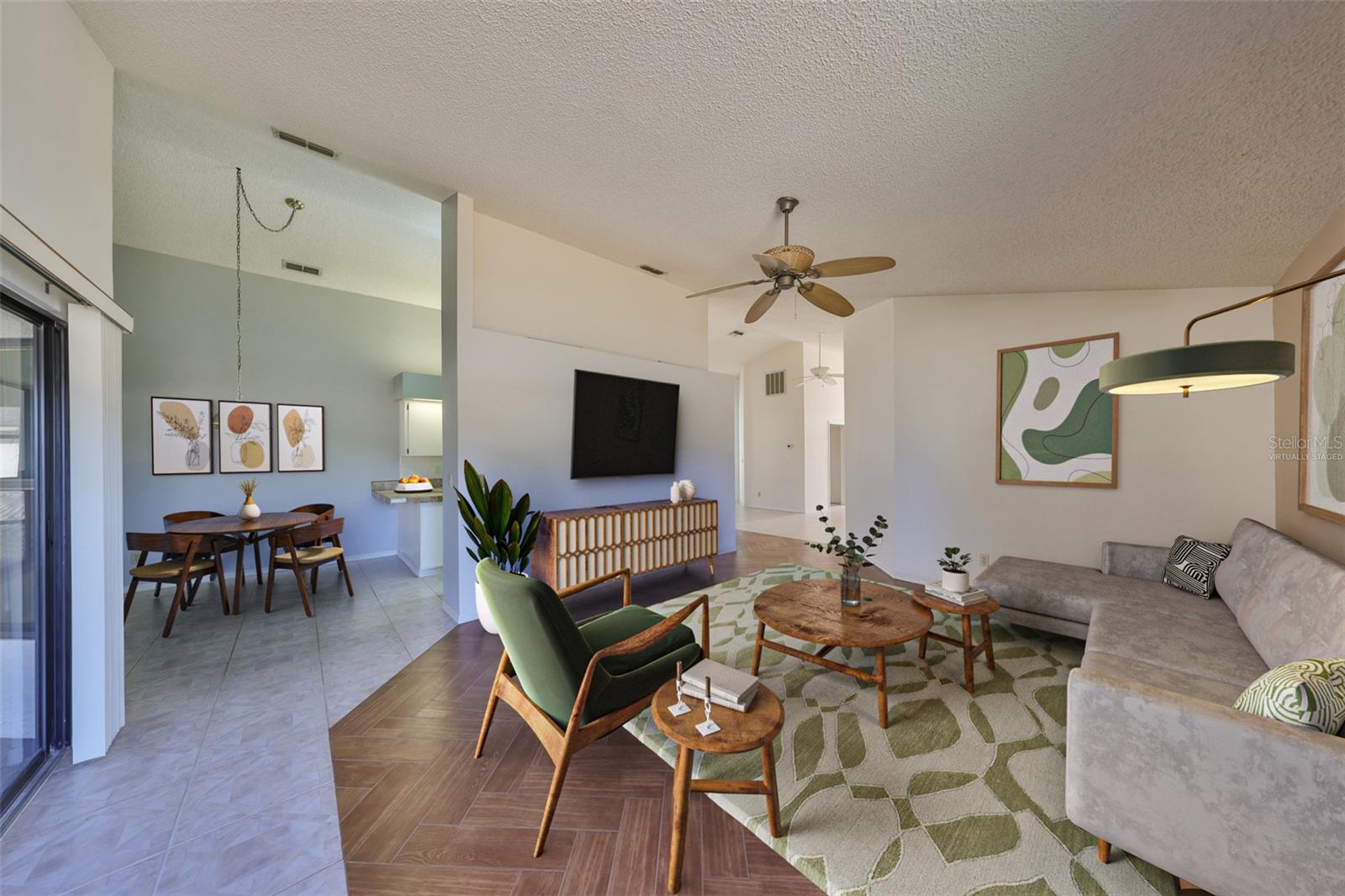 243 LINGER LN, SUN CITY CENTER, FL, 33573