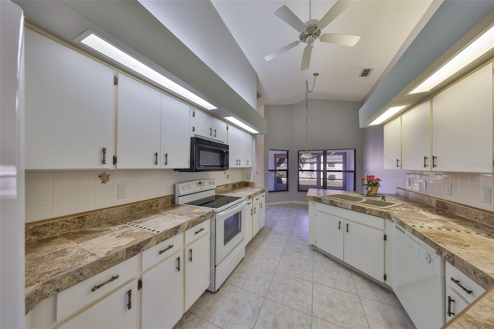 243 LINGER LN, SUN CITY CENTER, FL, 33573