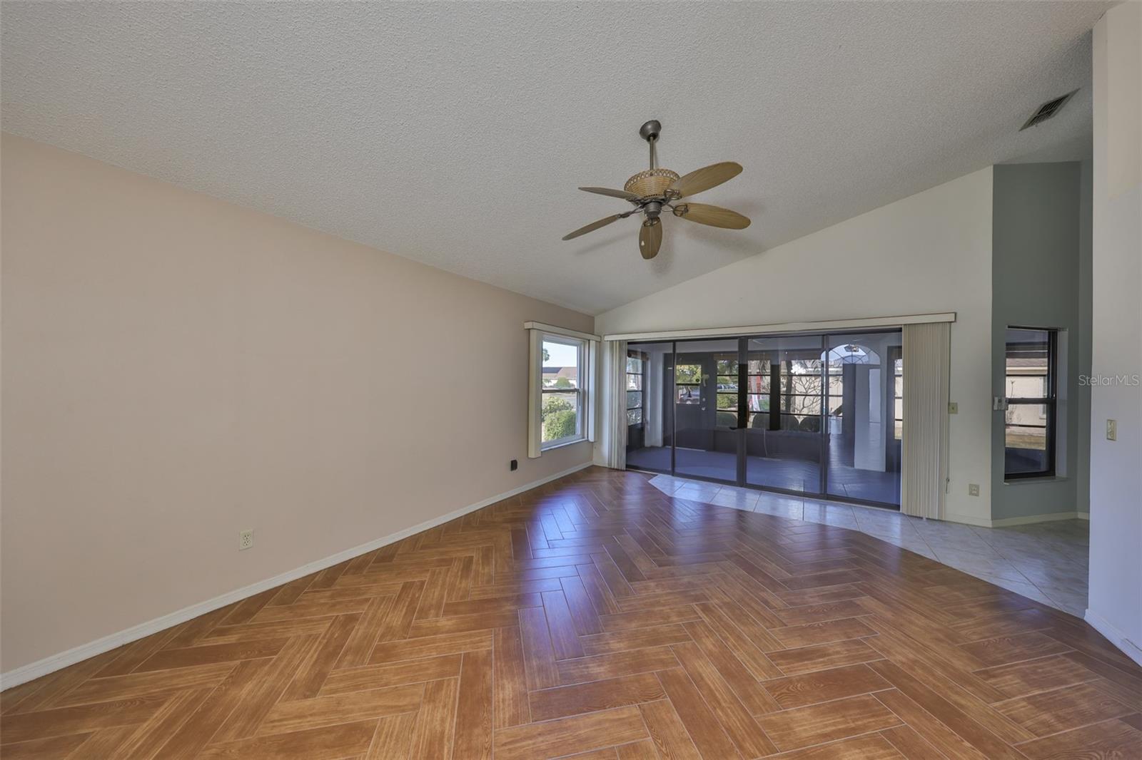 243 LINGER LN, SUN CITY CENTER, FL, 33573