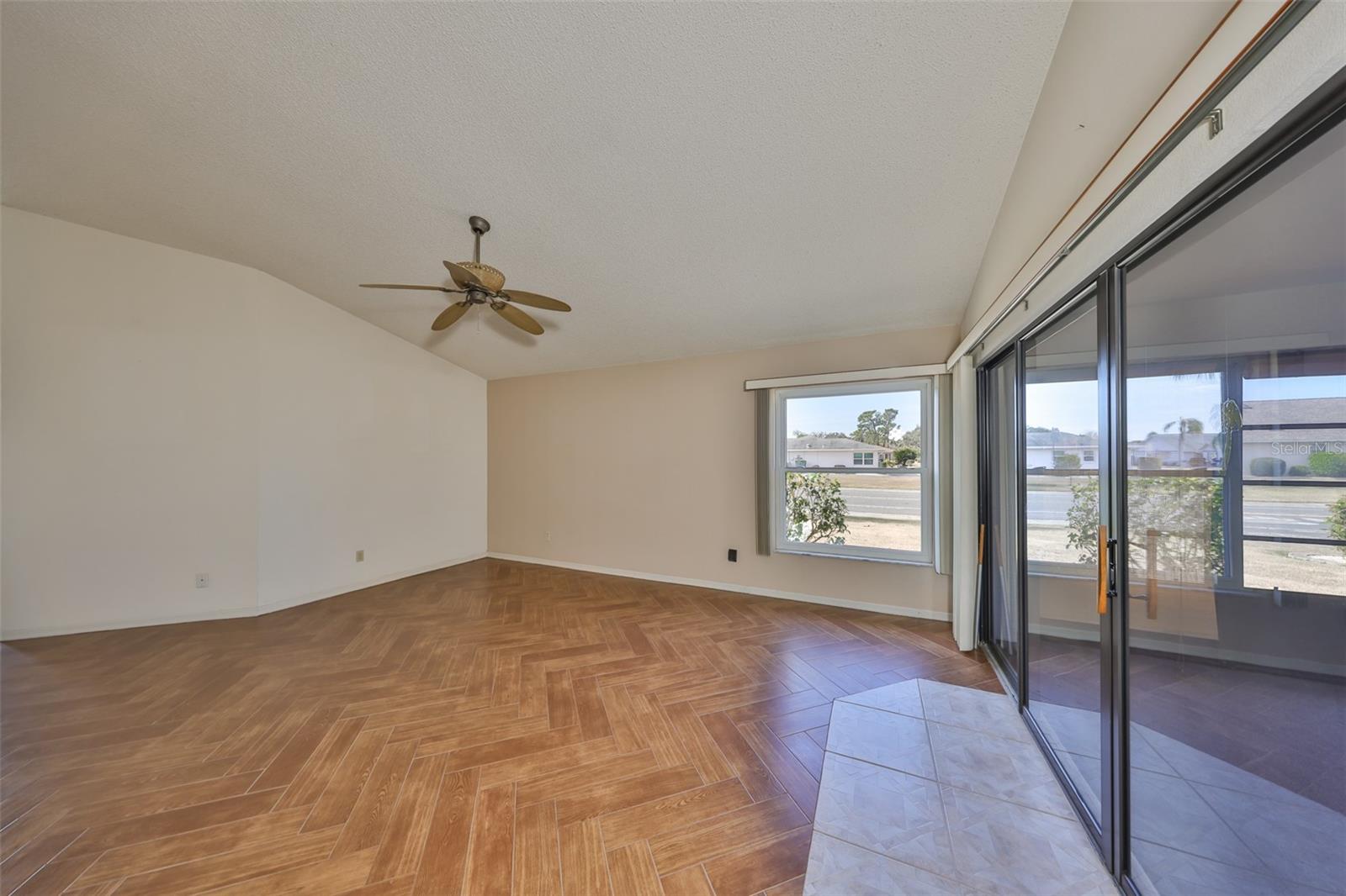 243 LINGER LN, SUN CITY CENTER, FL, 33573