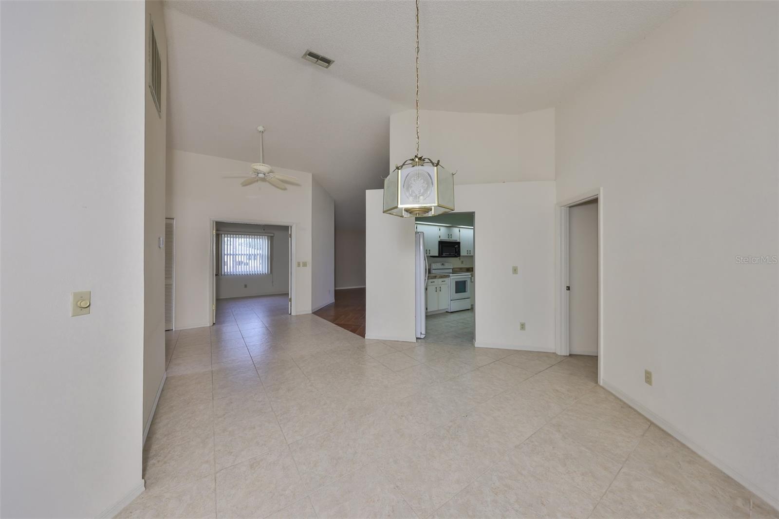 243 LINGER LN, SUN CITY CENTER, FL, 33573