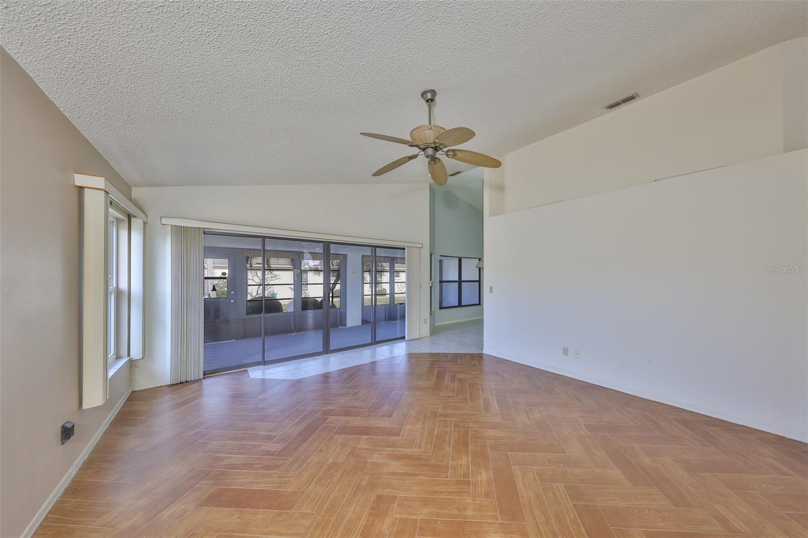 243 LINGER LN, SUN CITY CENTER, FL, 33573