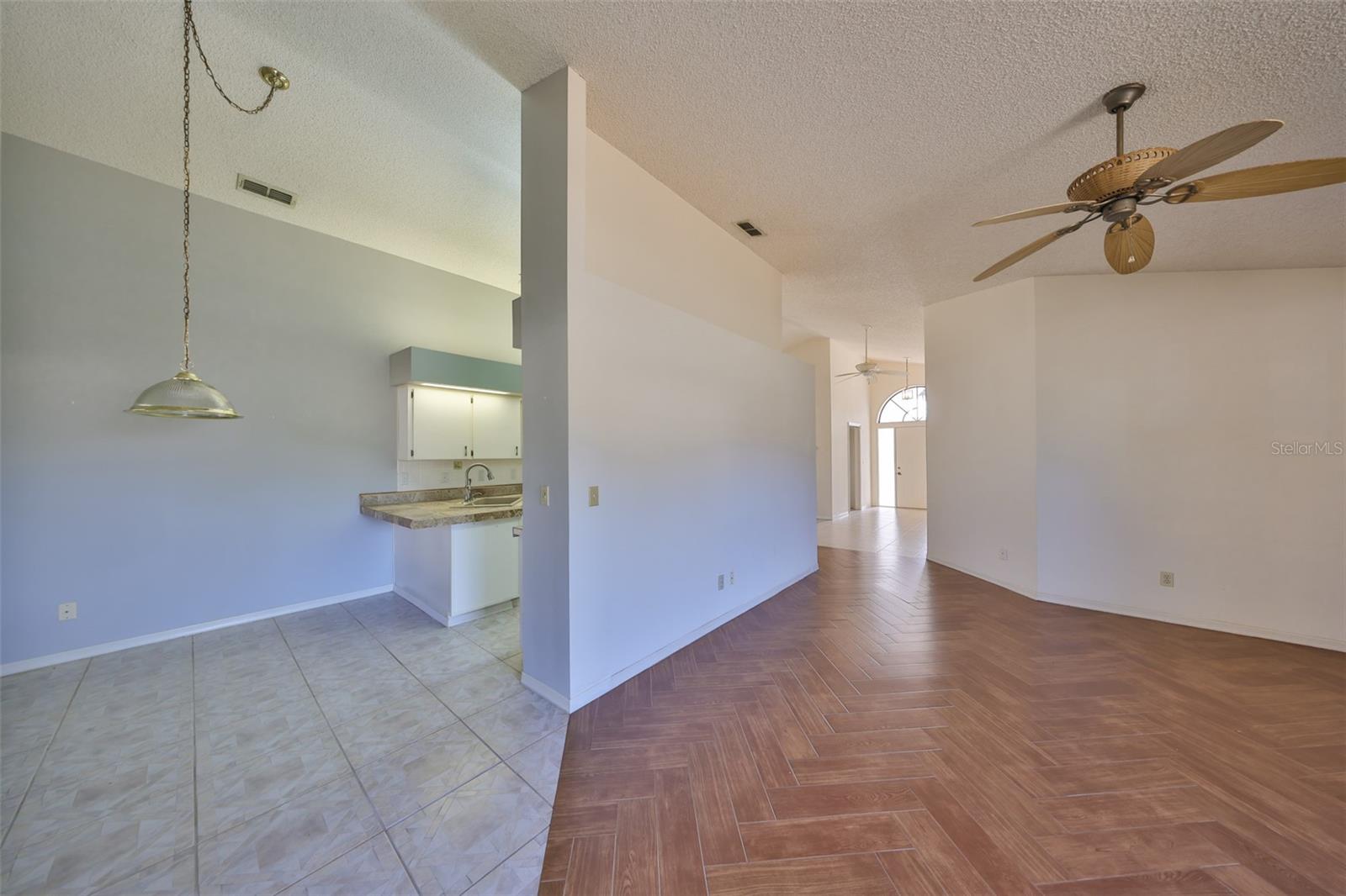 243 LINGER LN, SUN CITY CENTER, FL, 33573