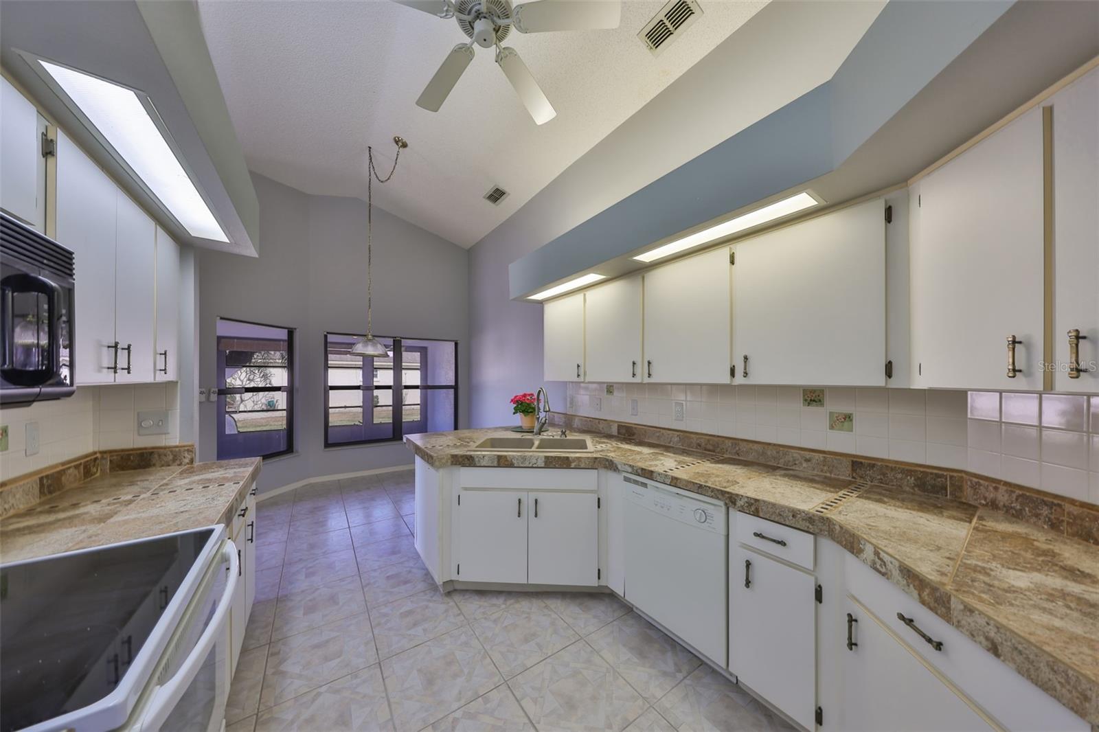 243 LINGER LN, SUN CITY CENTER, FL, 33573