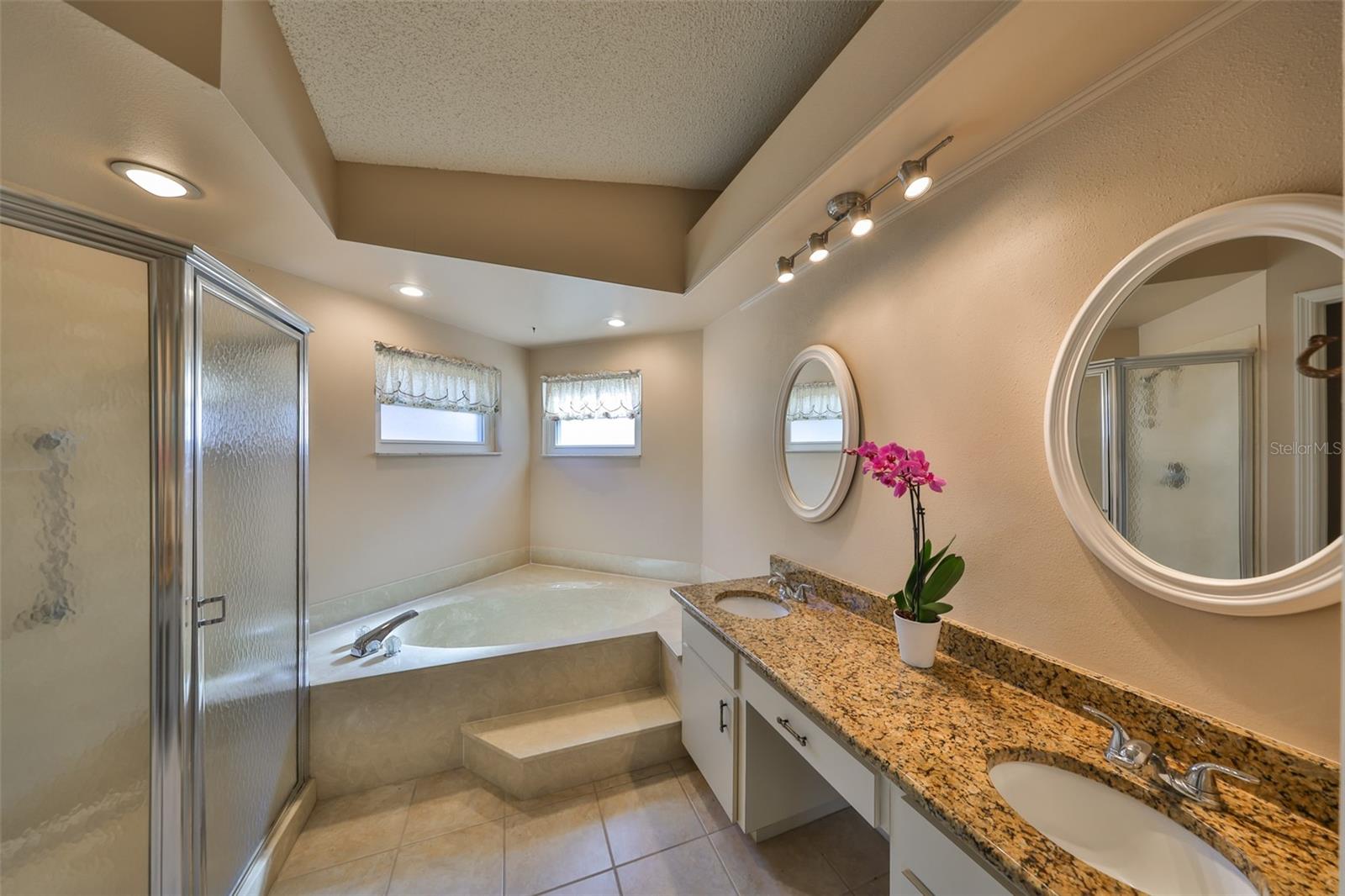 243 LINGER LN, SUN CITY CENTER, FL, 33573