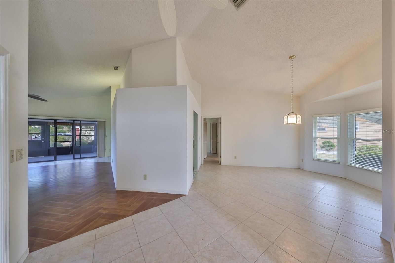 243 LINGER LN, SUN CITY CENTER, FL, 33573