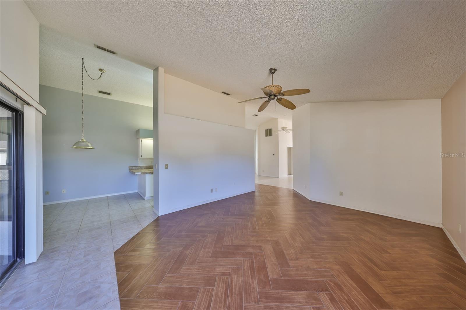243 LINGER LN, SUN CITY CENTER, FL, 33573