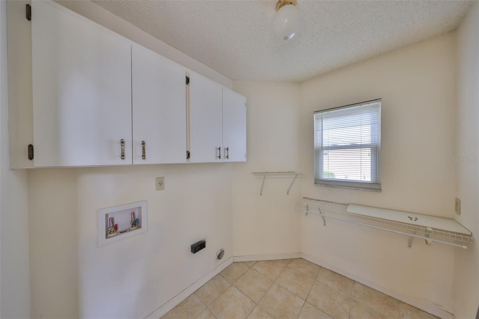 243 LINGER LN, SUN CITY CENTER, FL, 33573