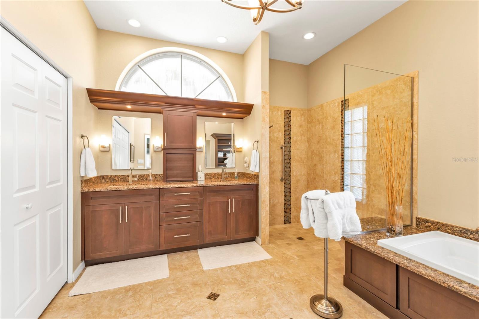 18138 EAU GALLIE CIR, PORT CHARLOTTE, FL, 33948