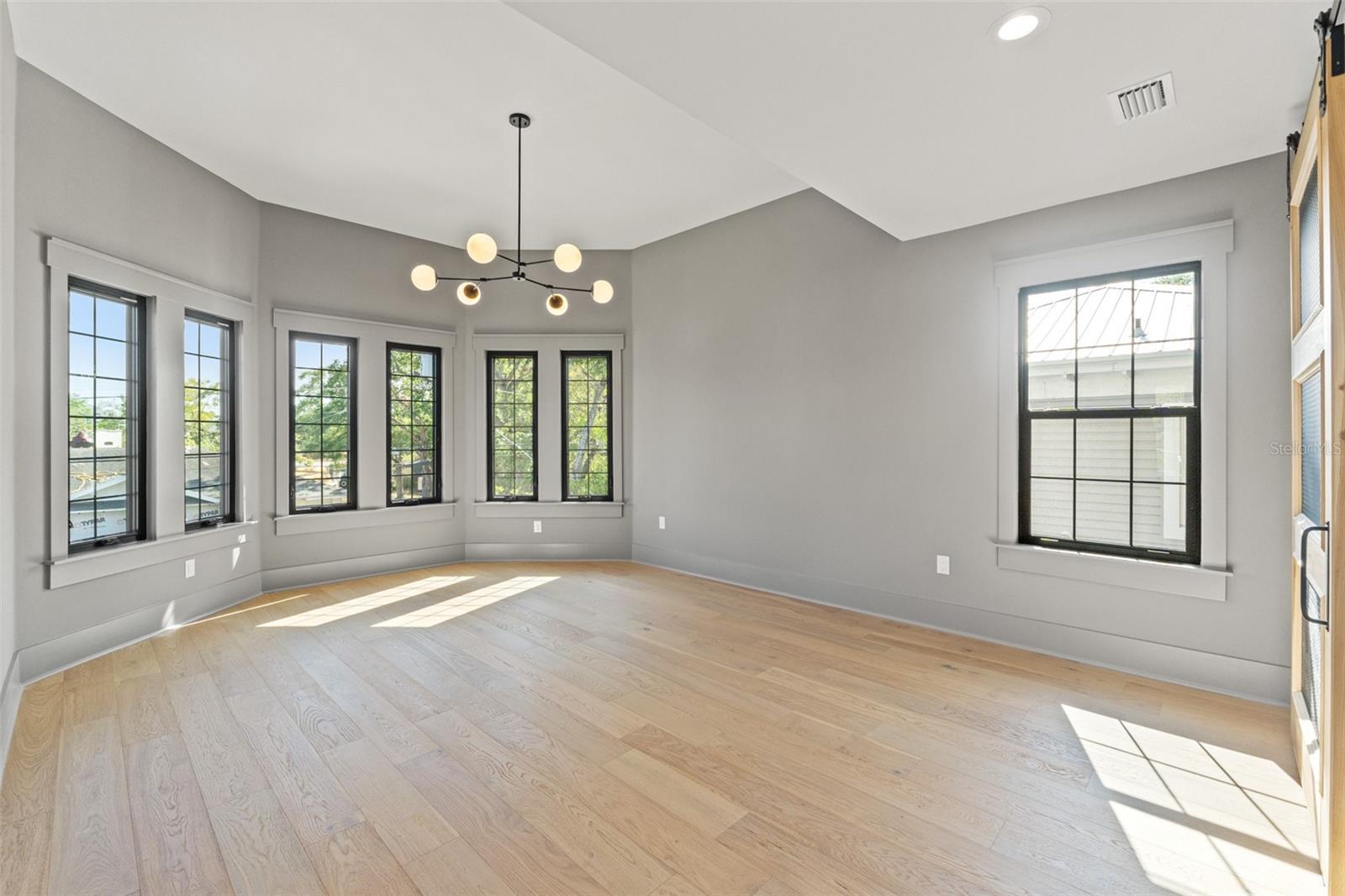 807 W PARK AVE, TAMPA, FL, 33602