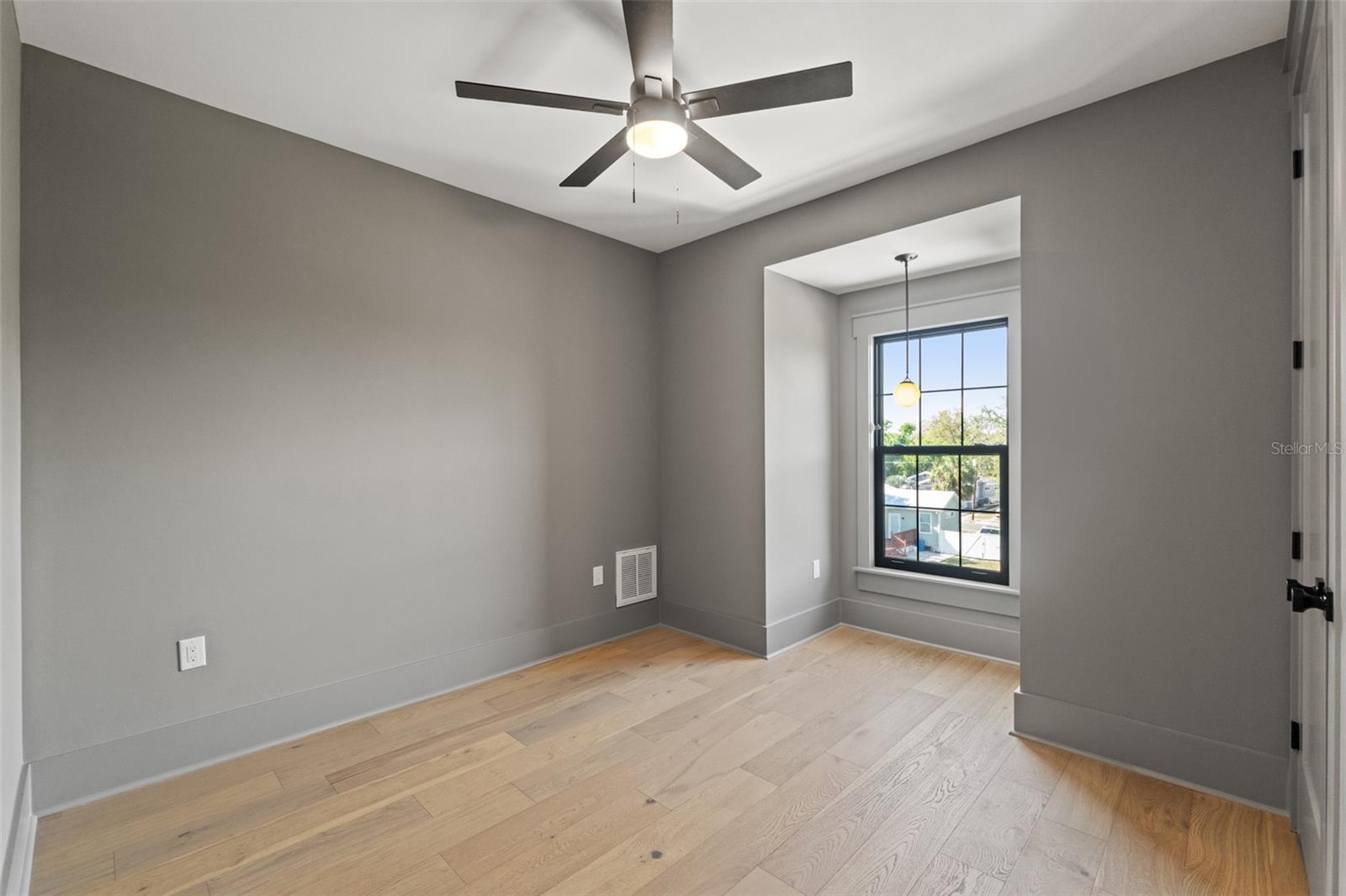 807 W PARK AVE, TAMPA, FL, 33602