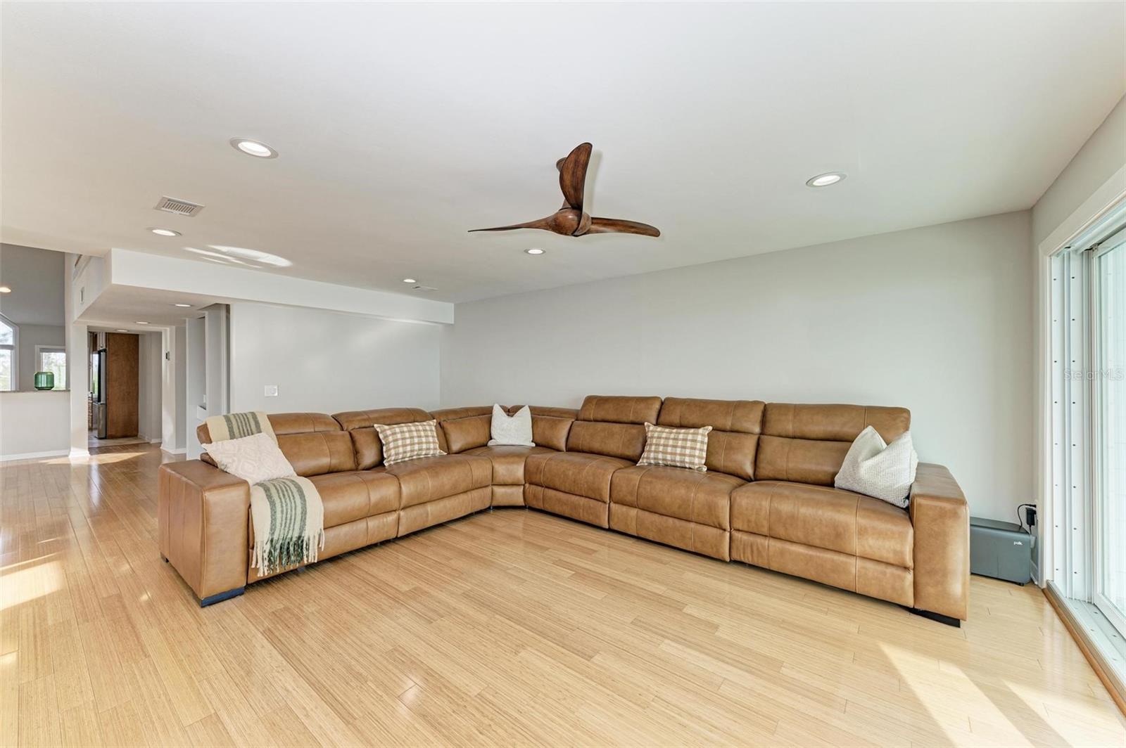 25 TIDY ISLAND BLVD, BRADENTON, FL, 34210