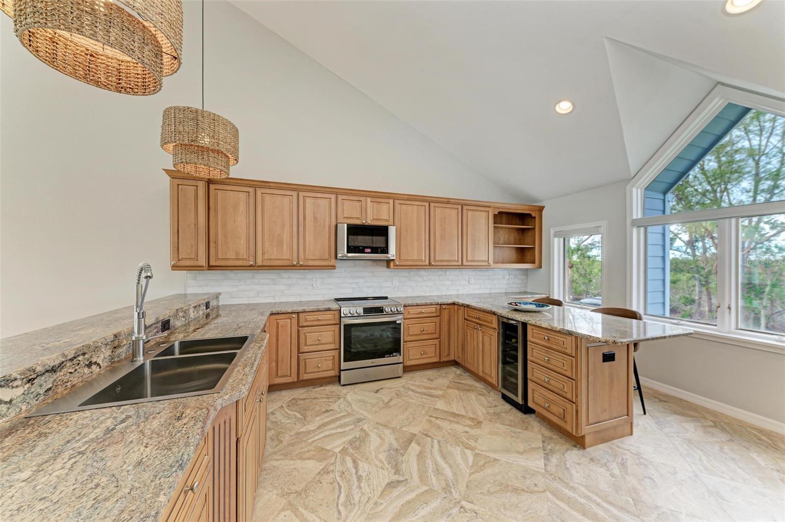 25 TIDY ISLAND BLVD, BRADENTON, FL, 34210