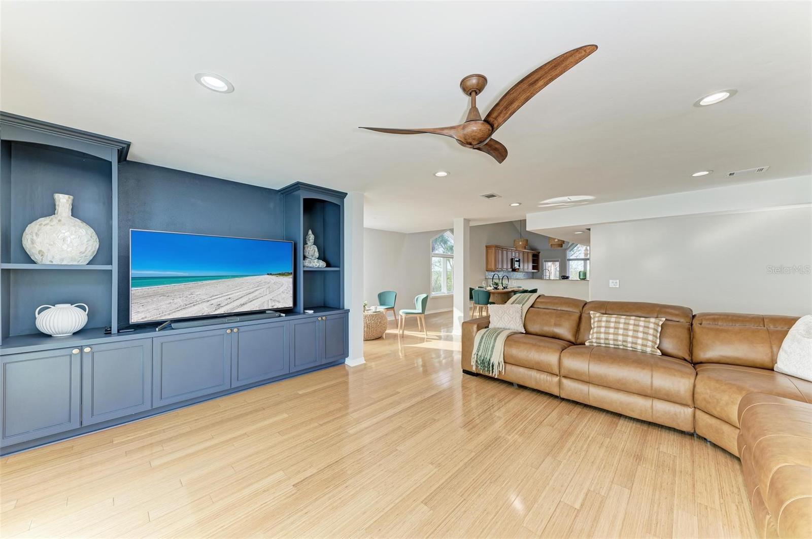 25 TIDY ISLAND BLVD, BRADENTON, FL, 34210