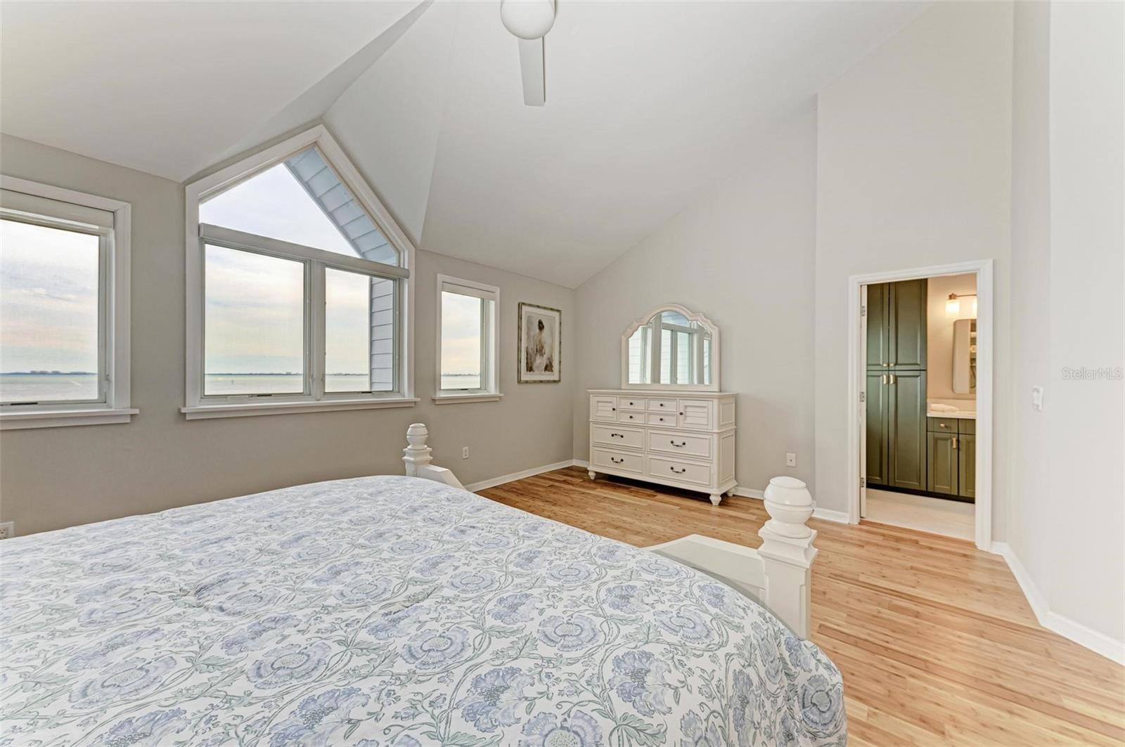 25 TIDY ISLAND BLVD, BRADENTON, FL, 34210