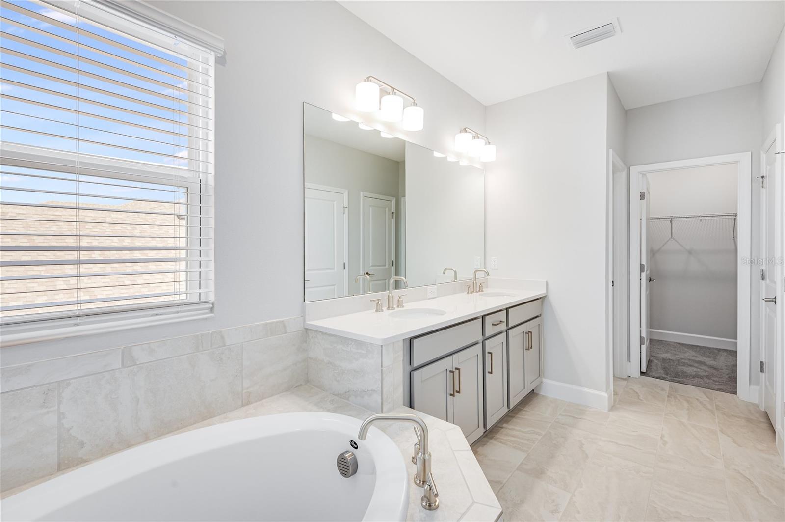 33945 LANDSMAN LOOP, WESLEY CHAPEL, FL, 33543
