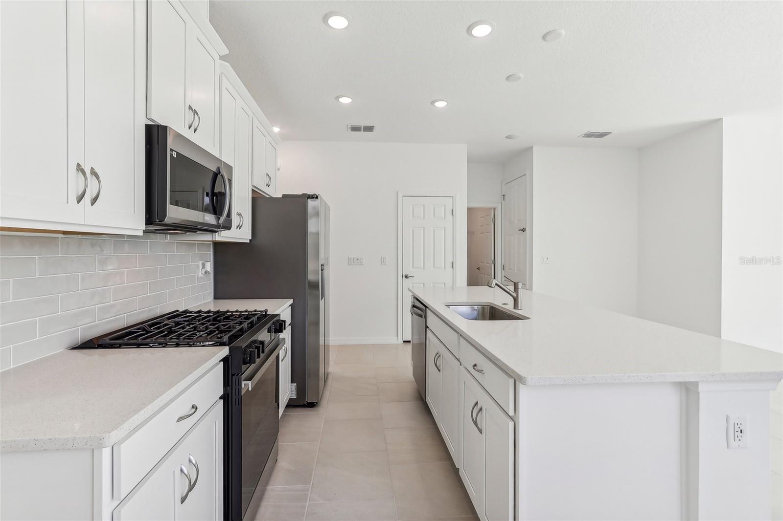 27508 STELLAR SEA WAY, HOWEY IN THE HILLS, FL, 34737