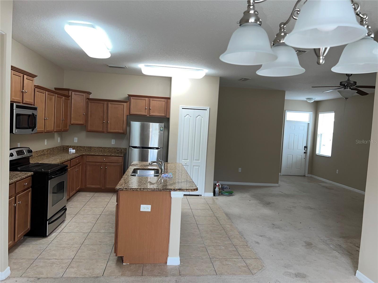 8115 ALAMOSA WOOD AVE, RUSKIN, FL, 33573