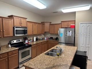 8115 ALAMOSA WOOD AVE, RUSKIN, FL, 33573