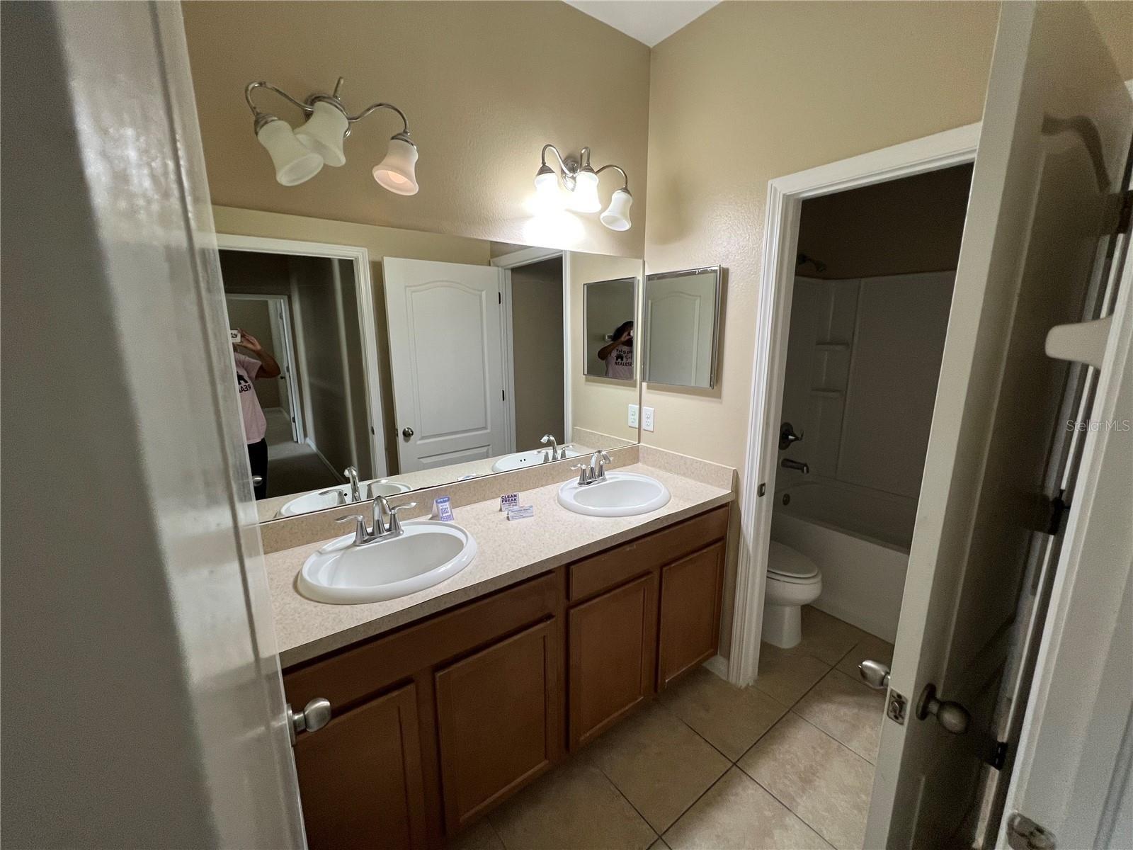 8115 ALAMOSA WOOD AVE, RUSKIN, FL, 33573