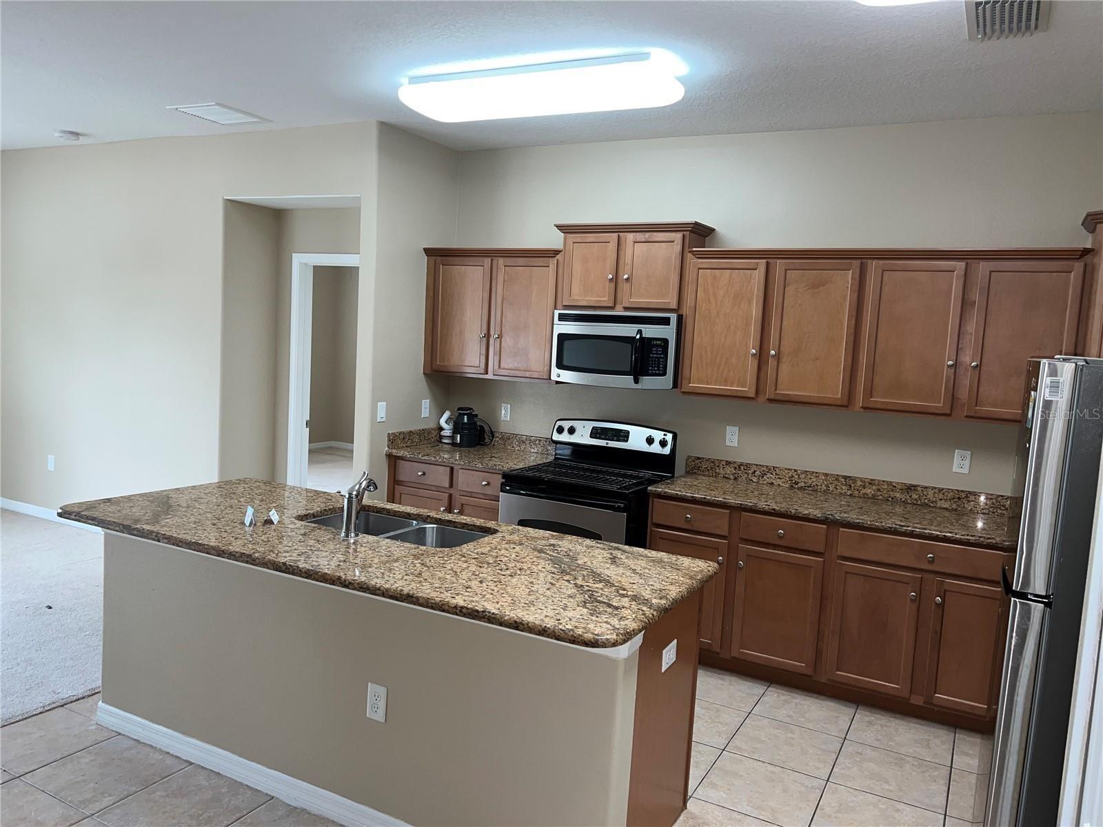 8115 ALAMOSA WOOD AVE, RUSKIN, FL, 33573